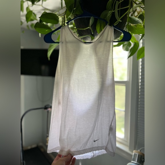 Nike Open-Back Tanktop - Picture 2 of 2